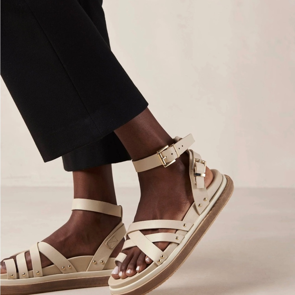 ALOHAS Buckle Up sandal in cream/genuine leather/chunky platform sandal /size 39